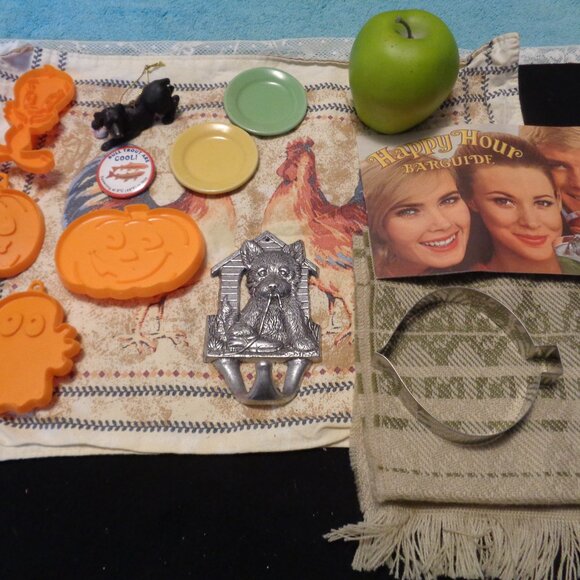 JUNK DRAWER VINTAGE FALL THEME SCARF COOKIE CUTTERS ORNAMENT DOLL PLATES… - Picture 8 of 8